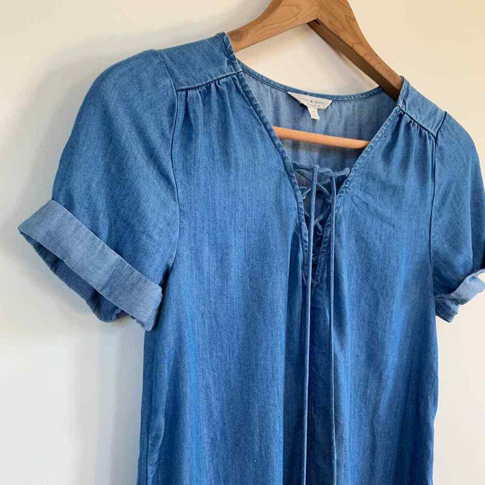 Lucky Brand Chambray Lyocell Shift Dress Lace Up V-Neck Short Sleeve Women's XS - Picture 3 of 7